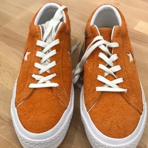 NWT suede converse men’s 6.5 / women’s 8.5